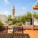 Cozy 2br Flat With Terrace & Pool