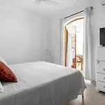 Cozy 2br Flat With Terrace & Pool *