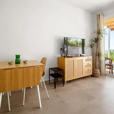 Cozy 2br Flat With Terrace & Pool *