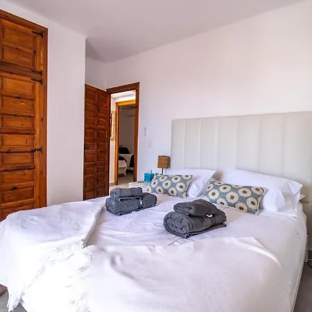 Cozy 2br Flat With Terrace & Pool