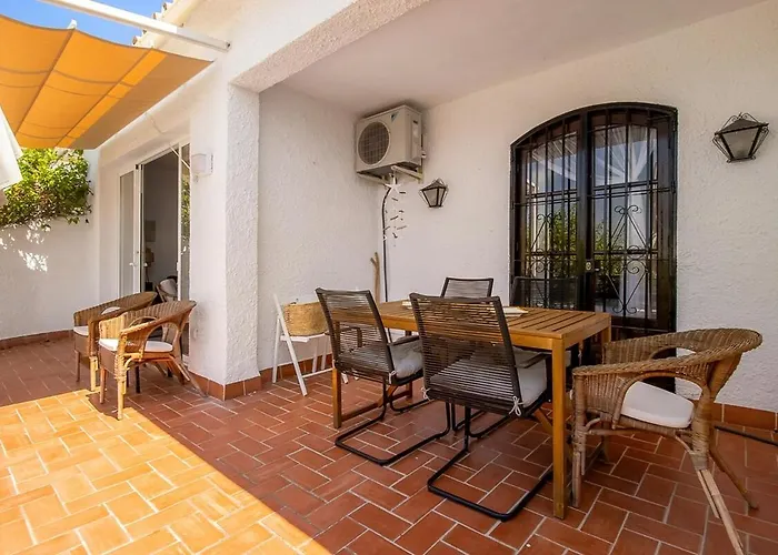 Cozy 2br Flat With Terrace & Pool *