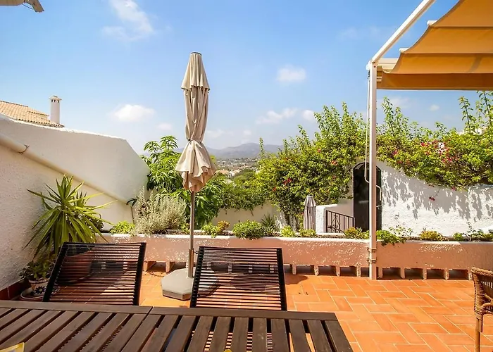 Cozy 2br Flat With Terrace & Pool