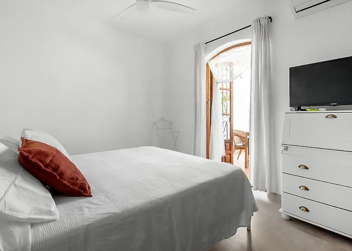 Cozy 2br Flat With Terrace & Pool *