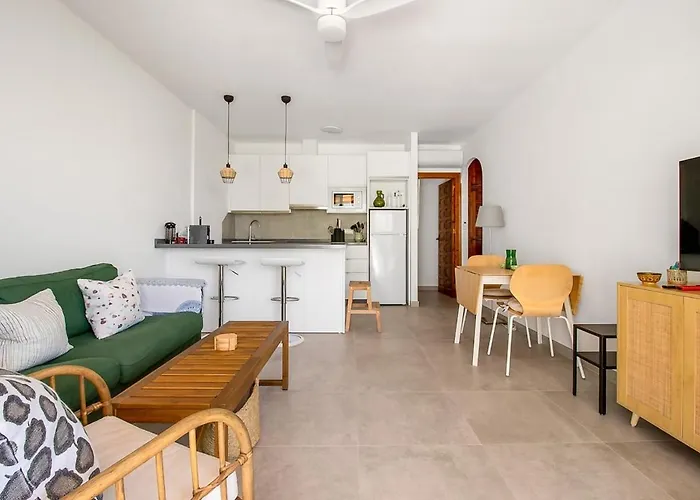 Apartament Cozy 2br Flat With Terrace & Pool