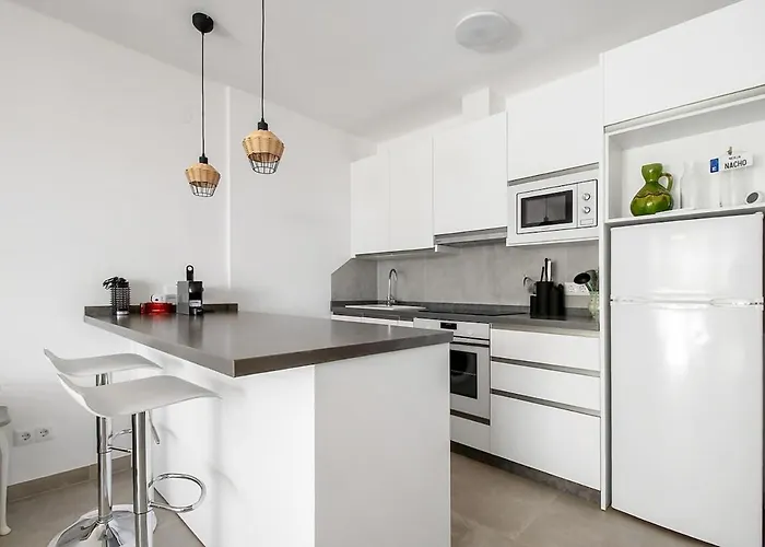 Cozy 2br Flat With Terrace & Pool * ネルハ