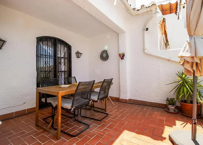 Apartament Cozy 2br Flat With Terrace & Pool Nerja