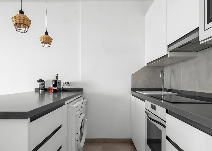 Cozy 2br Flat With Terrace & Pool アパート *